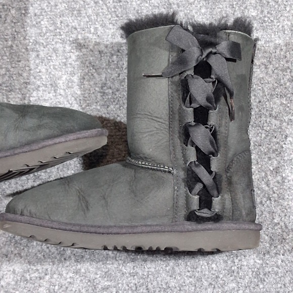 UGG Boots Short Black Lace Faux Fur Lined Girls Size 3 - Picture 3 of 9